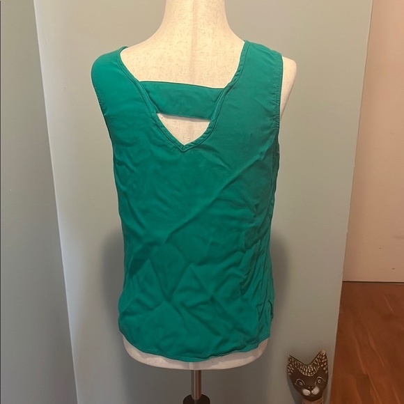 Skies are Blue Green Sleeveless Women's Top - Picture 3 of 3